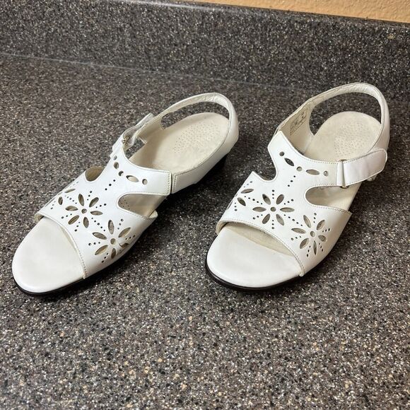 SAS Tripad Comfort Womens 10M White Leather Sandals Low Heel Open Toe Sling Back - Picture 1 of 11